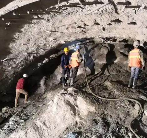 繁峙拱顶带模注浆料的施工流程及注意事项